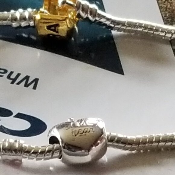 Pandora Mom Of The Year Heart Charm - Picture 7 of 8